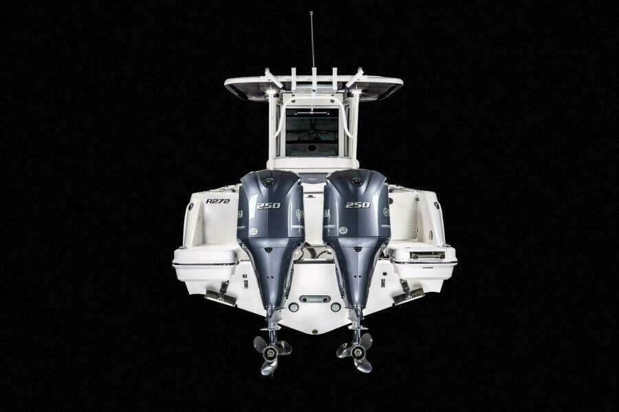 2022 Robalo R272 Center Console