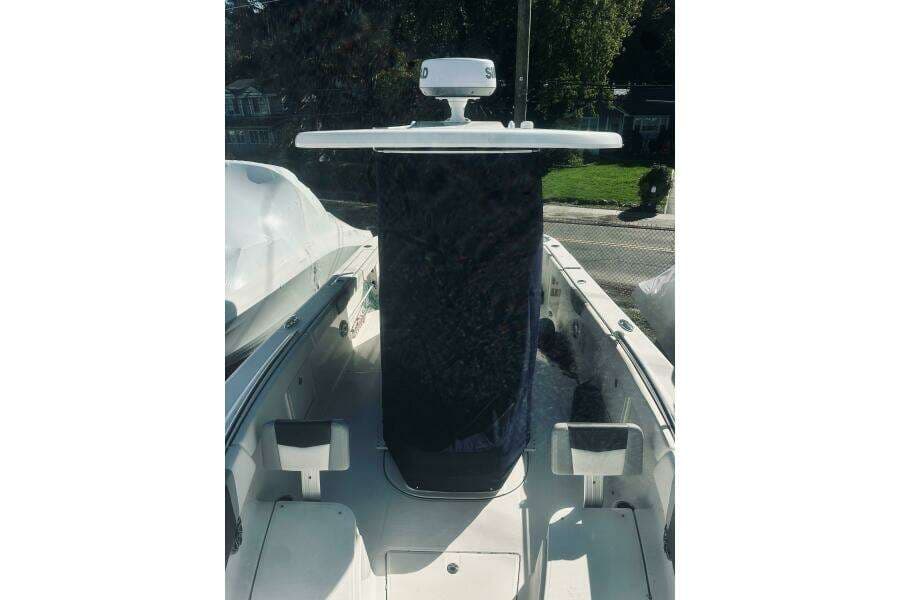 2022 Robalo R272 Center Console