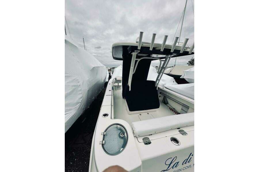 2022 Robalo R272 Center Console