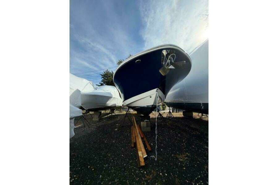 2022 Robalo R272 Center Console