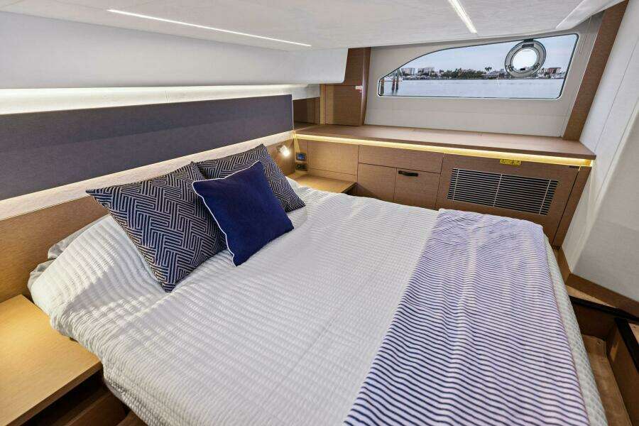 2022 Prestige 420 FLybridge SO FLY 