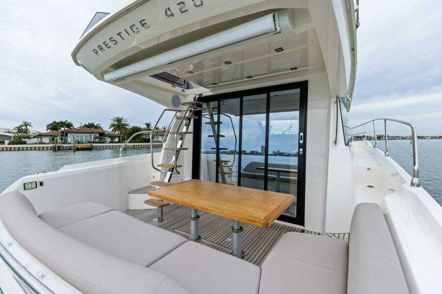 2022 Prestige 420 FLybridge SO FLY 