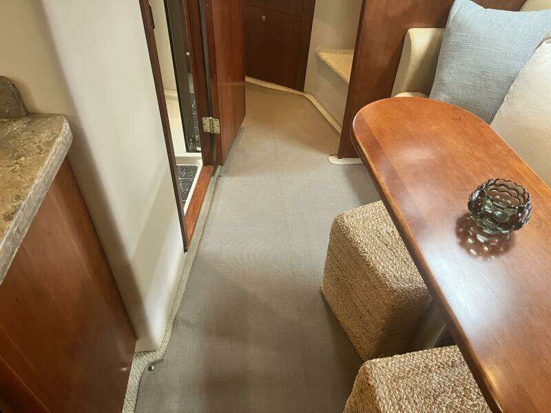 2008 Cruisers Yachts 390 Sport Coupe