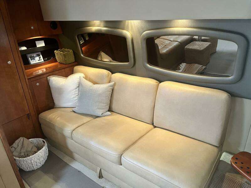 2008 Cruisers Yachts 390 Sport Coupe