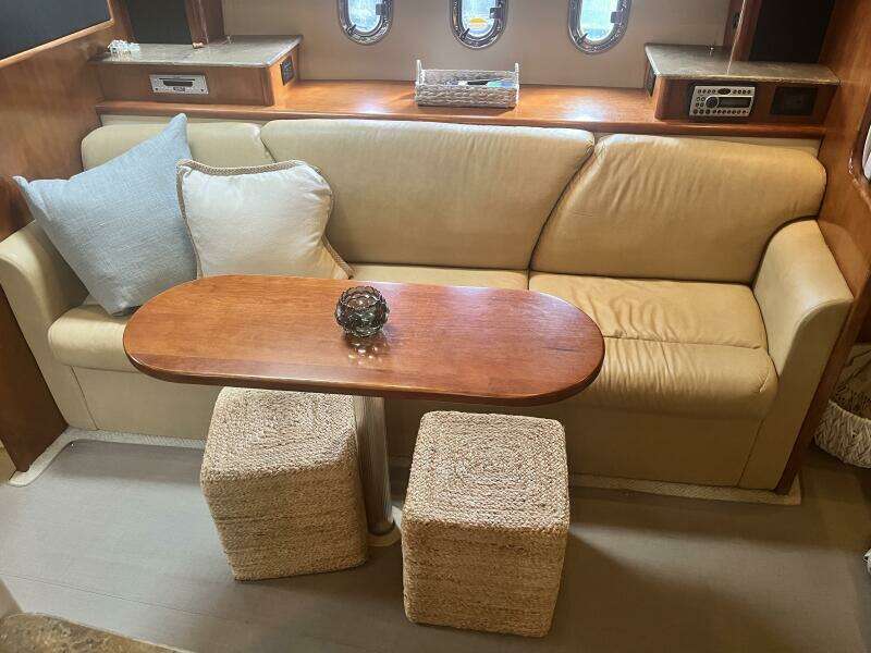 2008 Cruisers Yachts 390 Sport Coupe