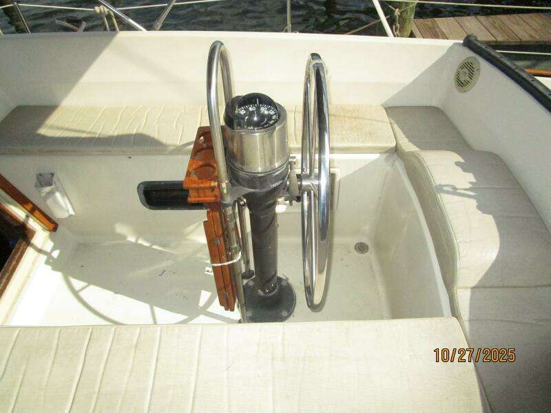 36' S2 cockpit starboard