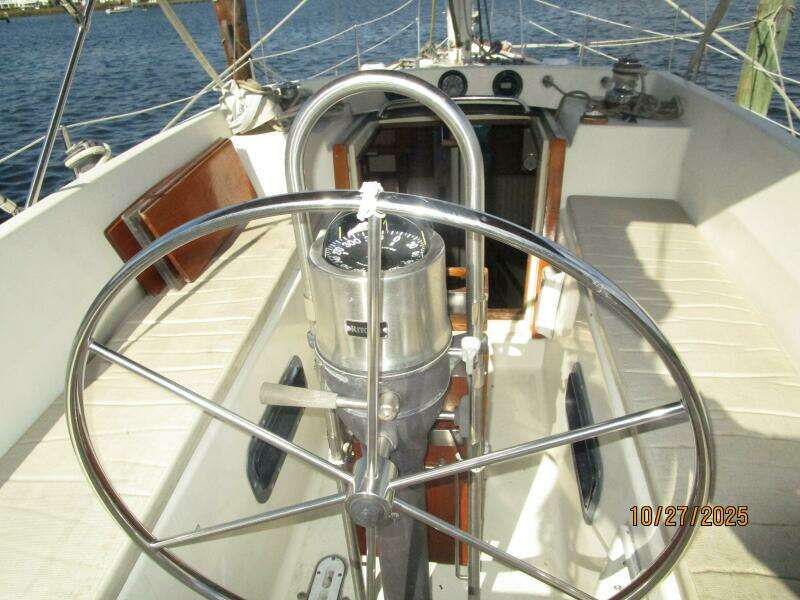 36' S2 cockpit helm