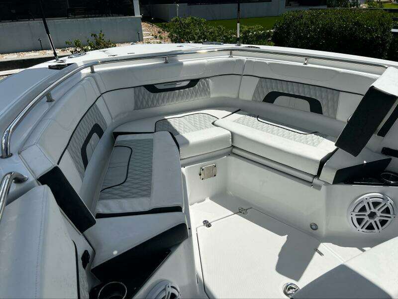 2023 Blackfin 272 CC