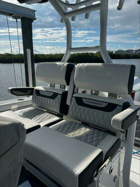 2023 Blackfin 272 CC