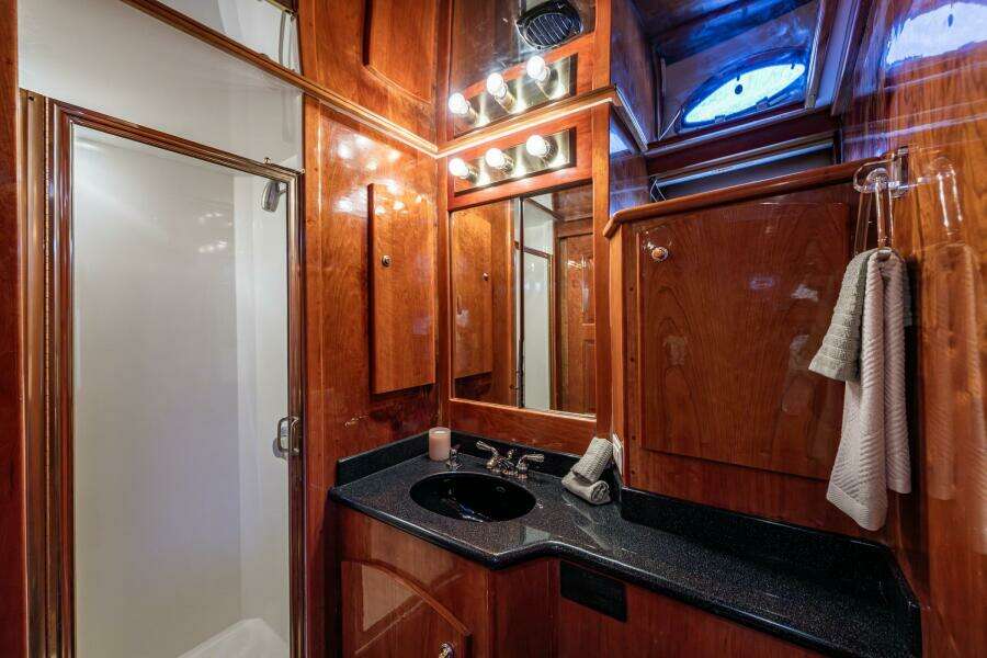 2001 Navigator 61 Pilothouse