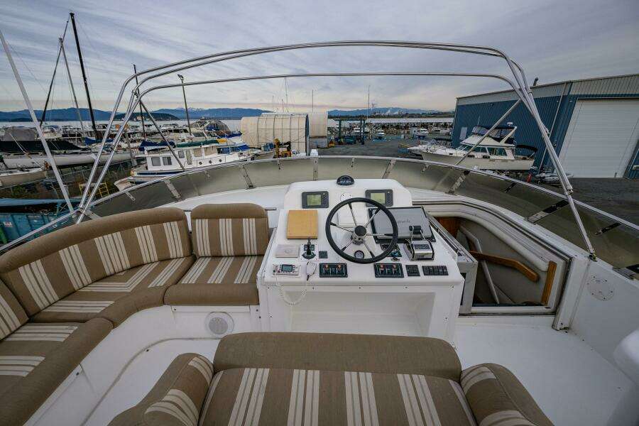 2001 Navigator 61 Pilothouse