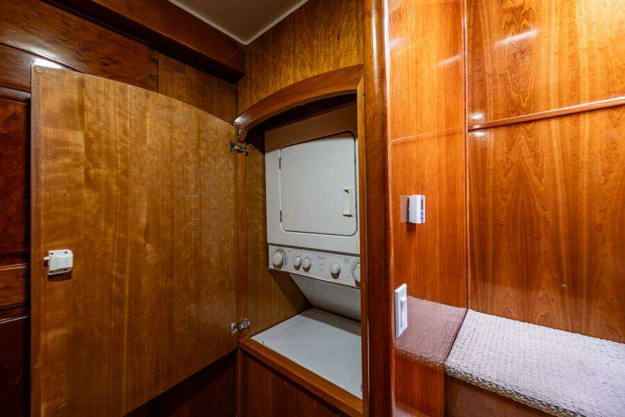 2001 Navigator 61 Pilothouse