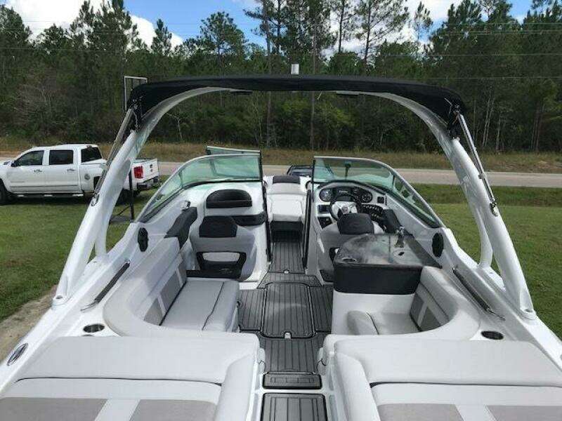 2018 Rinker 29QX