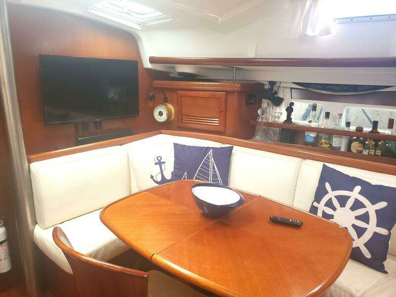 2003 Beneteau Center Cockpit