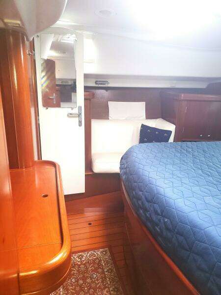 2003 Beneteau Center Cockpit