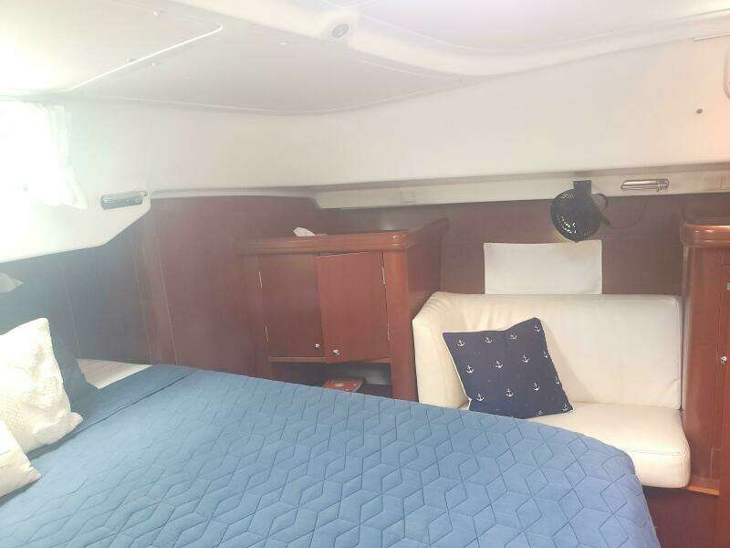 2003 Beneteau Center Cockpit