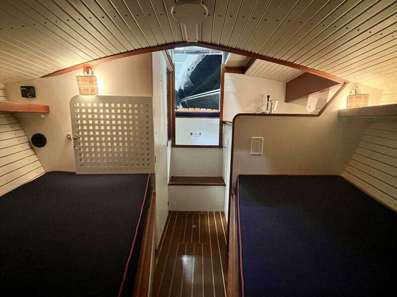 1980 Dyer 29 Bass Boat