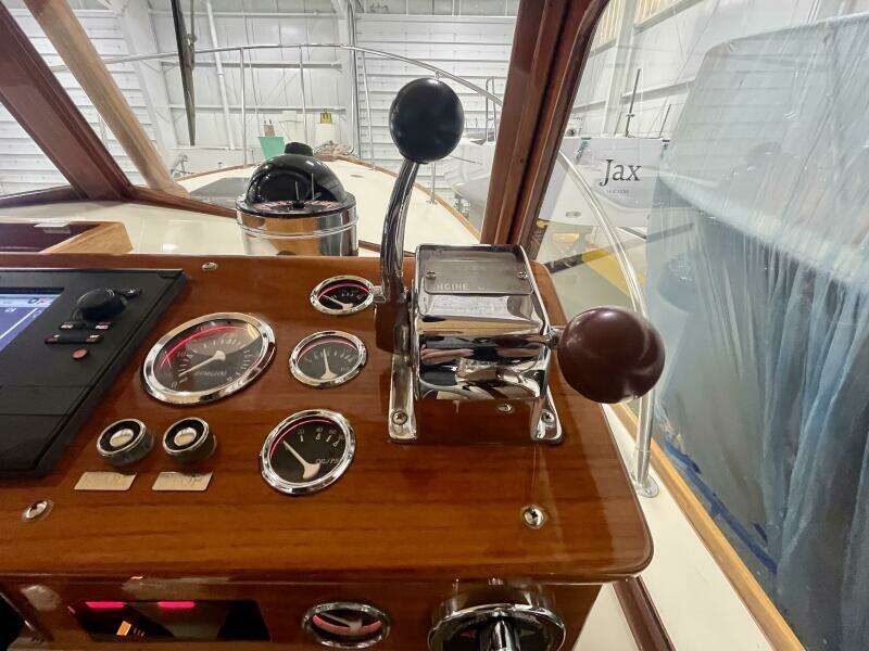 1980 Dyer 29 Bass Boat