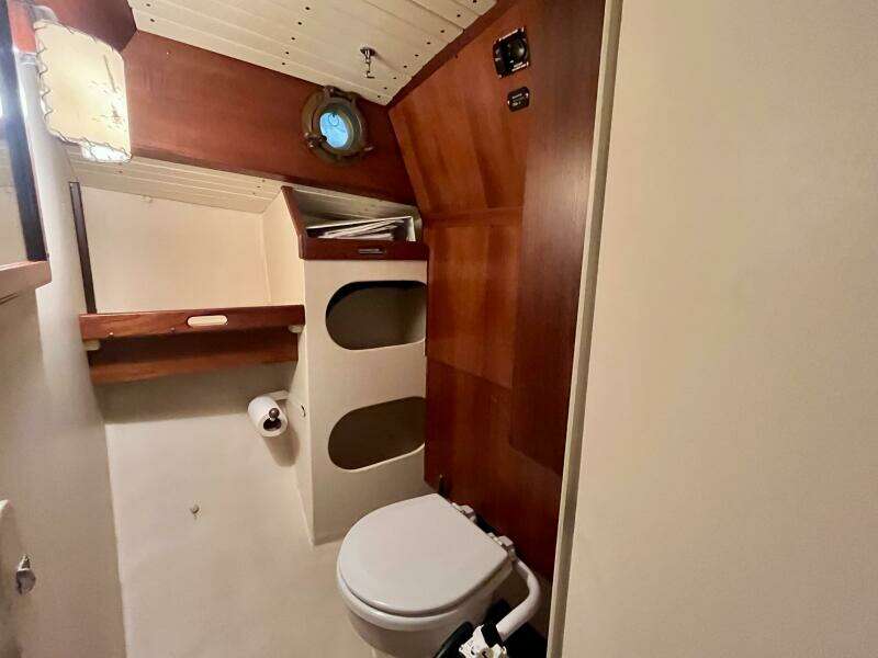 1980 Dyer 29 Bass Boat