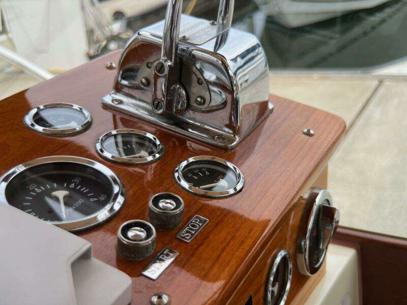 1980 Dyer 29 Bass Boat