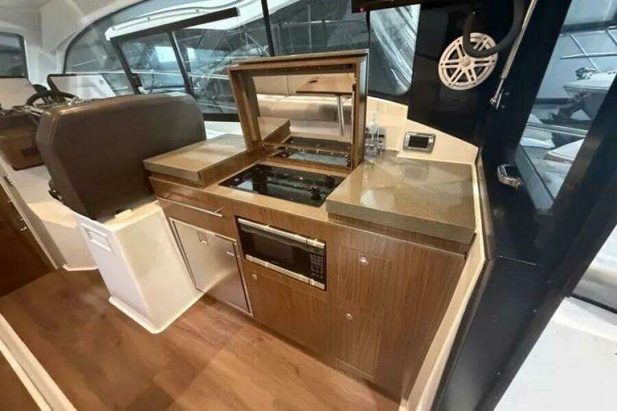 2022 Four Winns 355 Vista Coupe