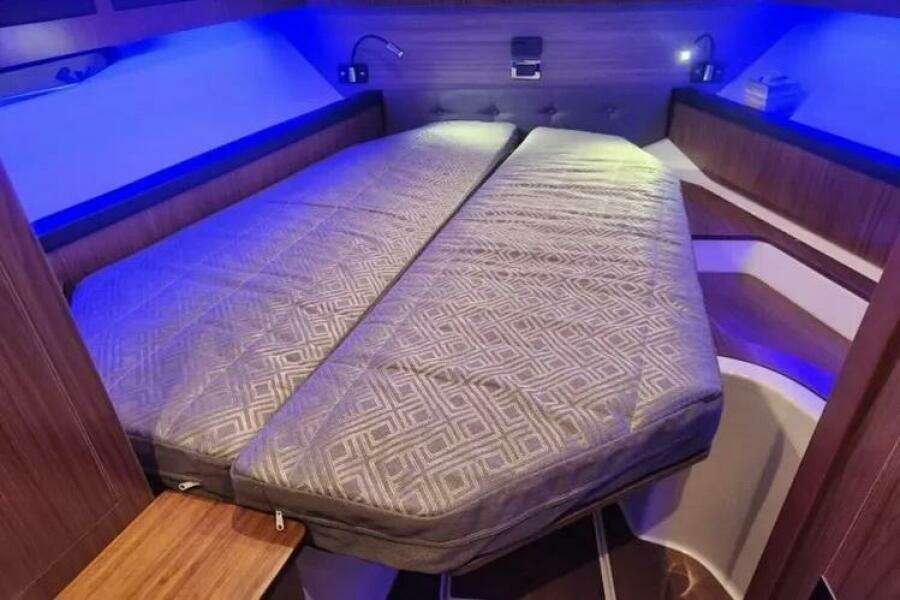 2022 Four Winns 355 Vista Coupe