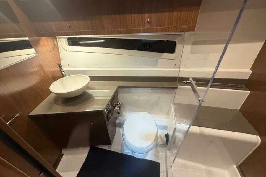 2022 Four Winns 355 Vista Coupe