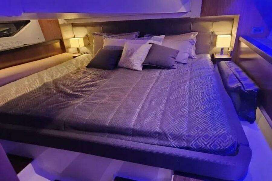 2022 Four Winns 355 Vista Coupe