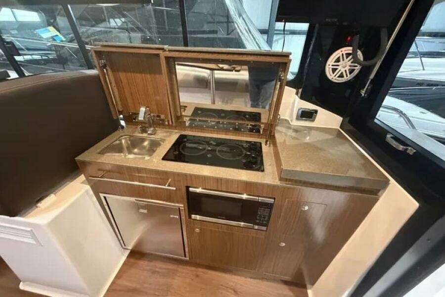 2022 Four Winns 355 Vista Coupe