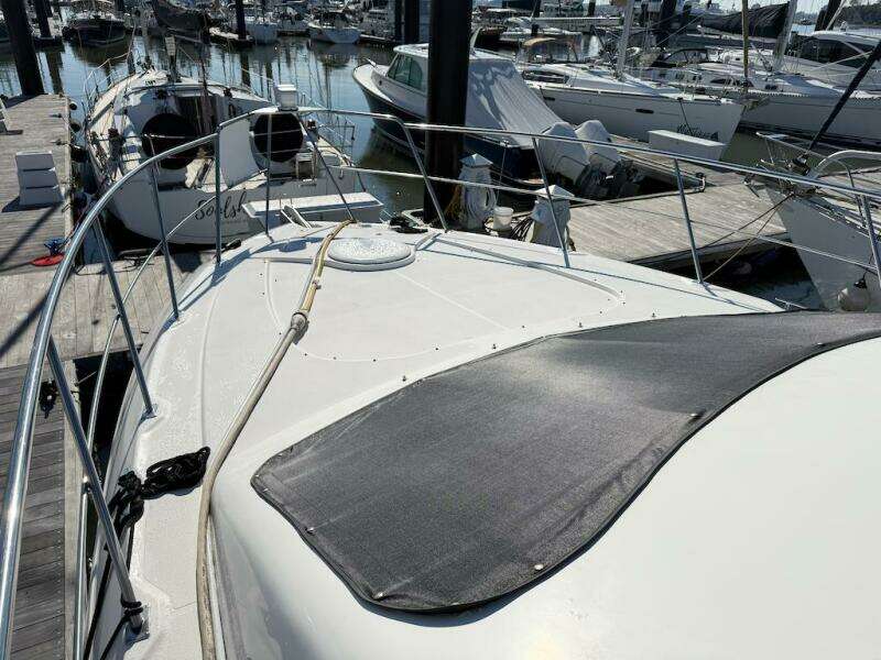 2006 Cruisers Yachts 415 Express