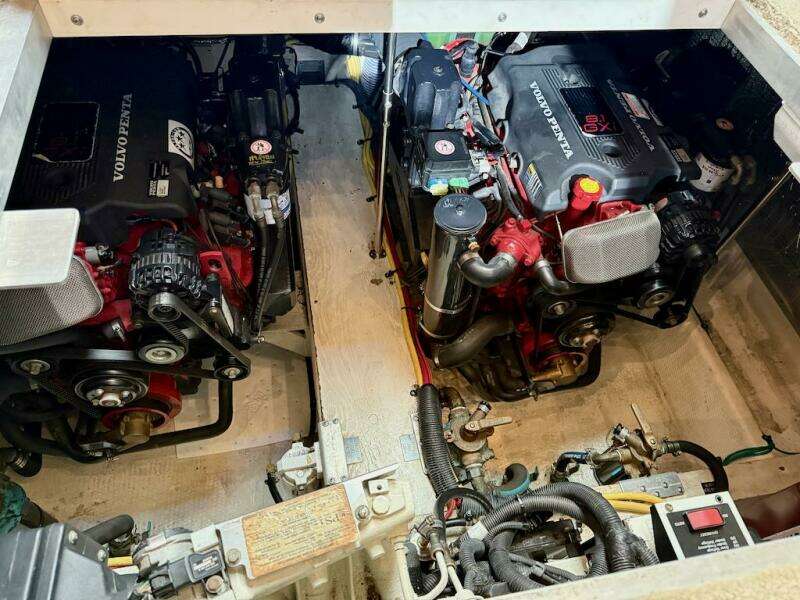 2006 Cruisers Yachts 415 Express