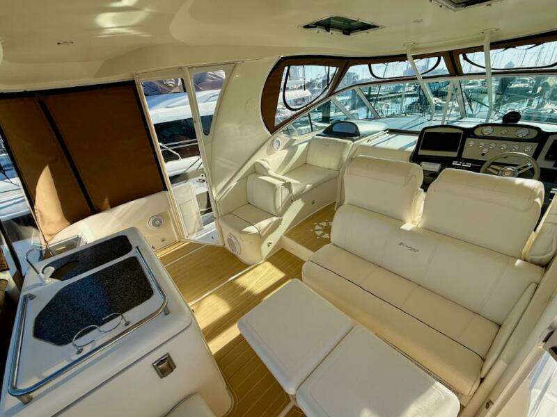 2006 Cruisers Yachts 415 Express