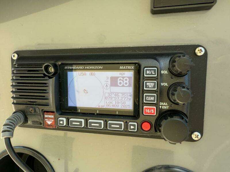 2006 Cruisers Yachts 415 Express