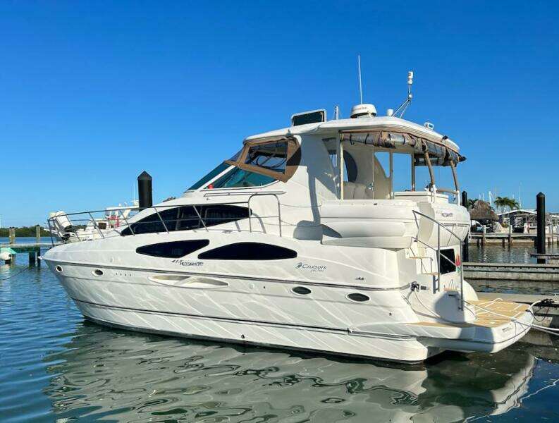 2006 Cruisers Yachts 415 Express