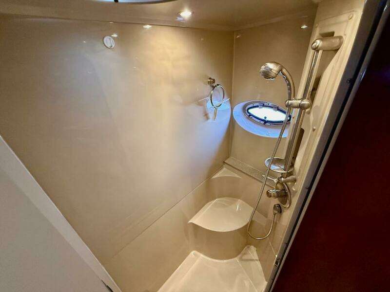 2006 Cruisers Yachts 415 Express