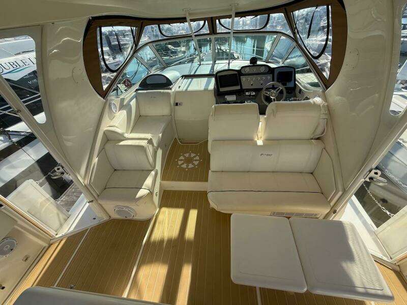 2006 Cruisers Yachts 415 Express