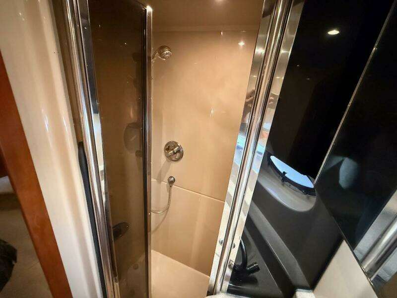 2006 Cruisers Yachts 415 Express