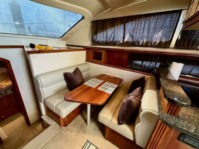 2006 Cruisers Yachts 415 Express