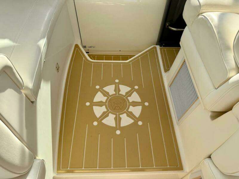 2006 Cruisers Yachts 415 Express