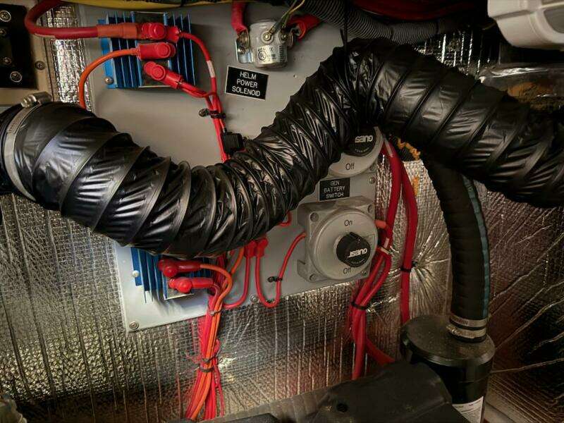 2006 Cruisers Yachts 415 Express