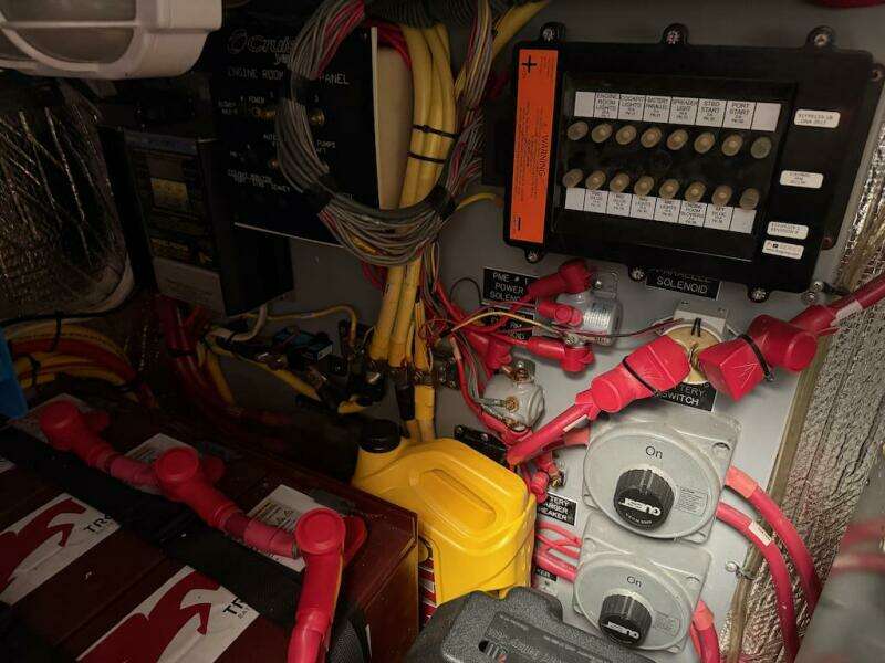 2006 Cruisers Yachts 415 Express