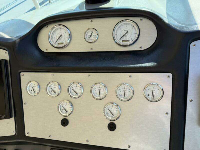 2006 Cruisers Yachts 415 Express