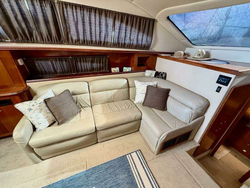 2006 Cruisers Yachts 415 Express