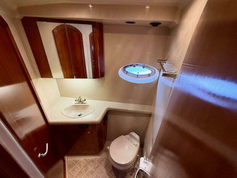 2006 Cruisers Yachts 415 Express