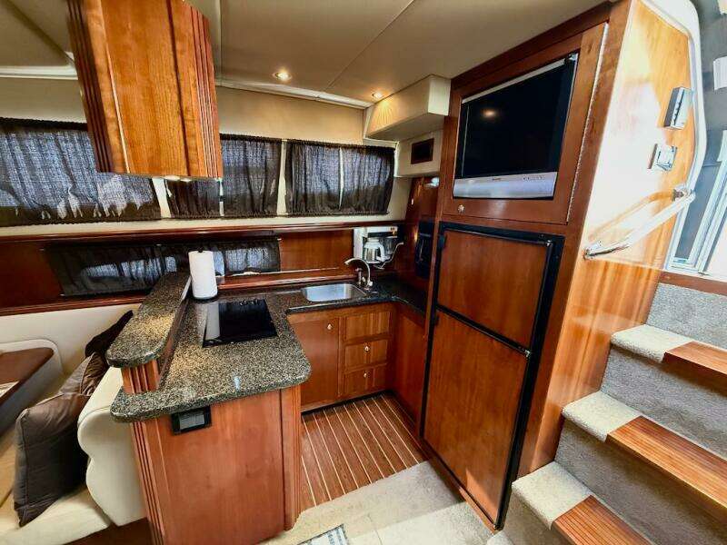 2006 Cruisers Yachts 415 Express