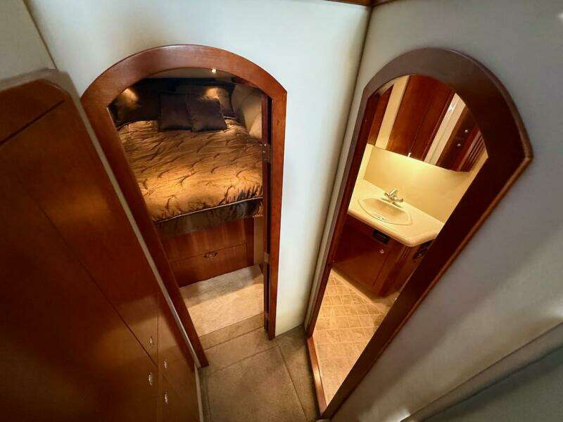 2006 Cruisers Yachts 415 Express