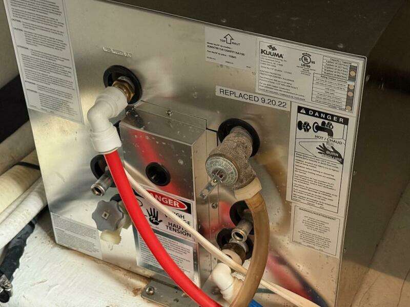 2006 Cruisers Yachts 415 Express