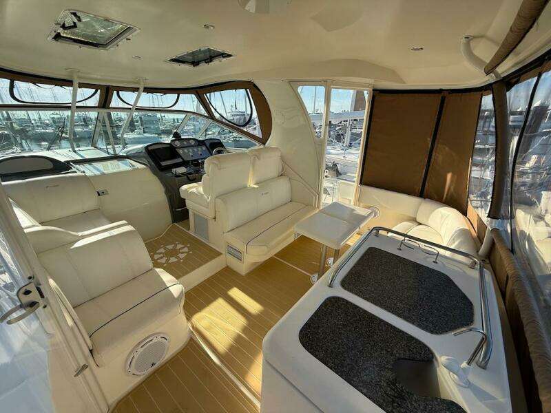 2006 Cruisers Yachts 415 Express