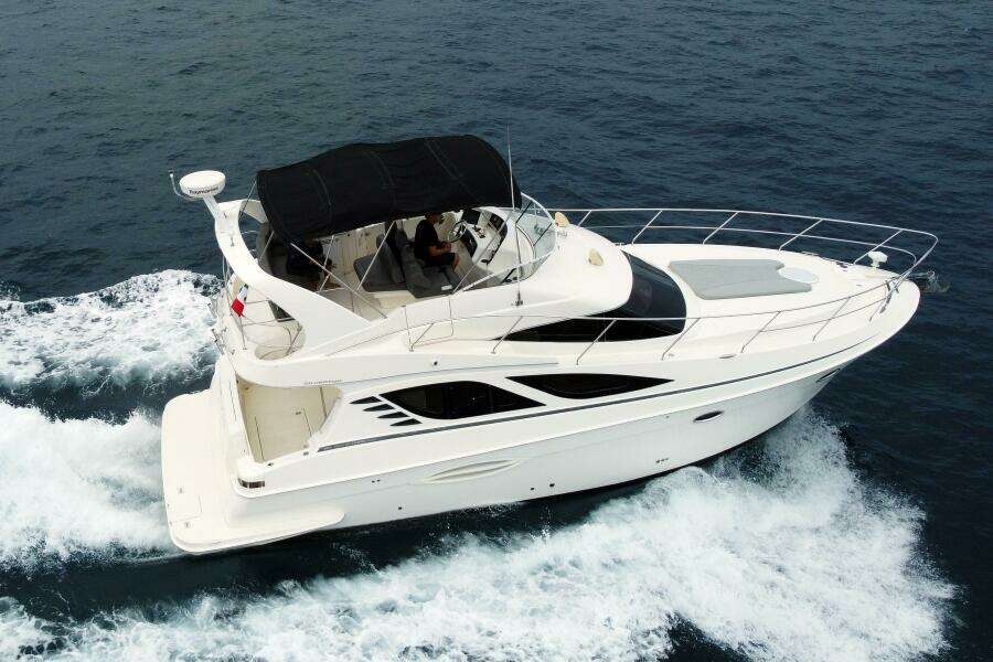 2010 38 Silveron Sedan Bridge - Pura Vida