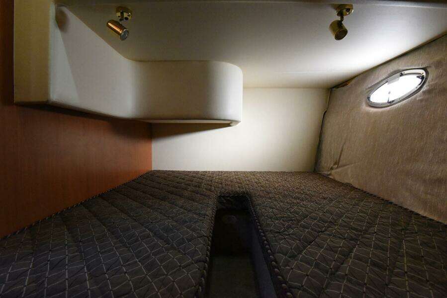 2010 38 Silveron Sedan Bridge - Pura Vida